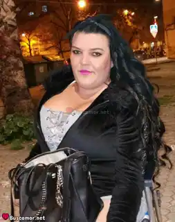 674306619 - Valeria ya no puede esperar más salir.