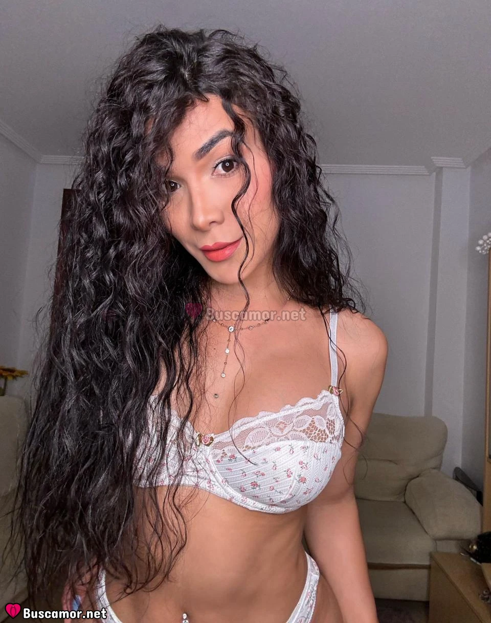 657500277 - Oriana es feliz.