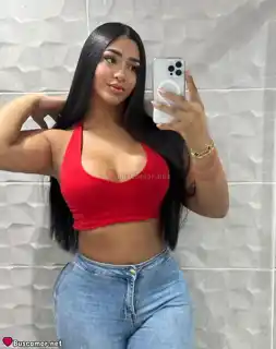 603193568 - Con gusto, ven y disfruto cada momento con esta encantadora princesa.