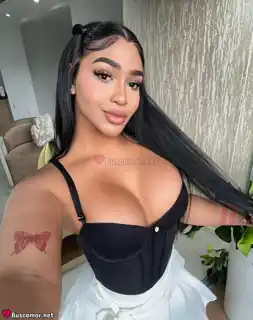 603193568 - Con gusto, ven y disfruto cada momento con esta encantadora princesa.