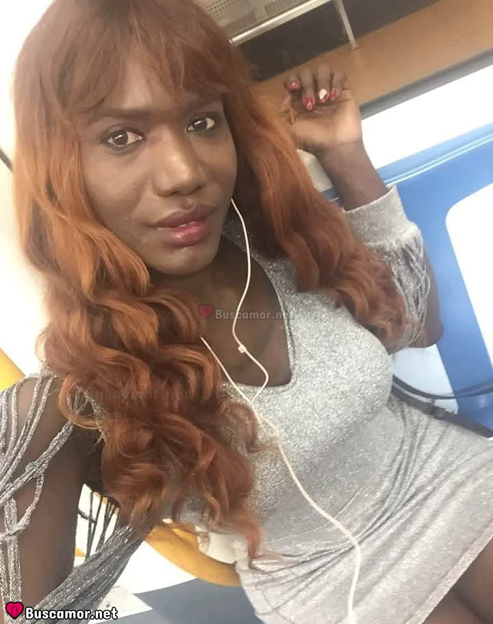 641911560 - Negra y