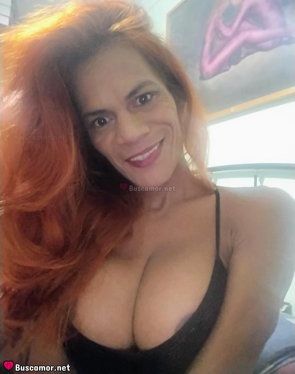 670412962 - miel christina regresa de brasil feliz
