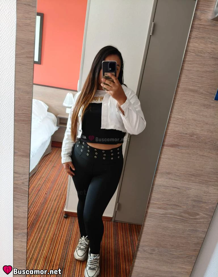631844041 - soy una linda joven colombiana, cariñosa y divertida.