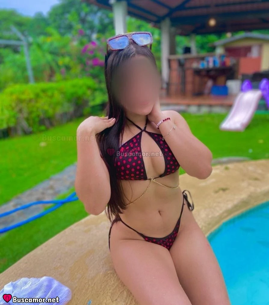 613930530 - Soy Luciana, me encanta dar masajes en camilla.