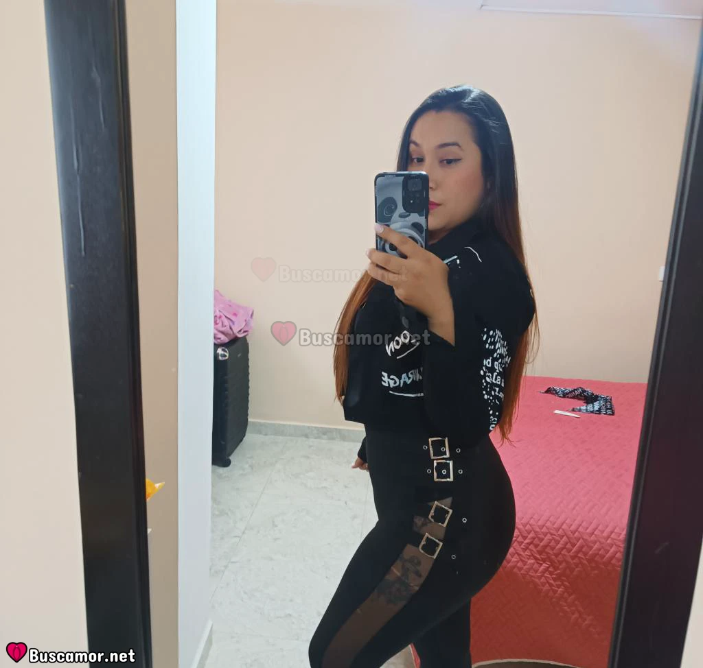 631844041 - soy una linda joven colombiana, cariñosa y divertida.