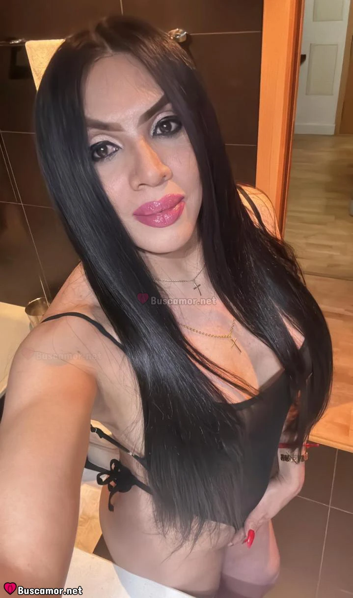 627287538 - Soy una chica ardiente lista para disfrutar contigo hoy.